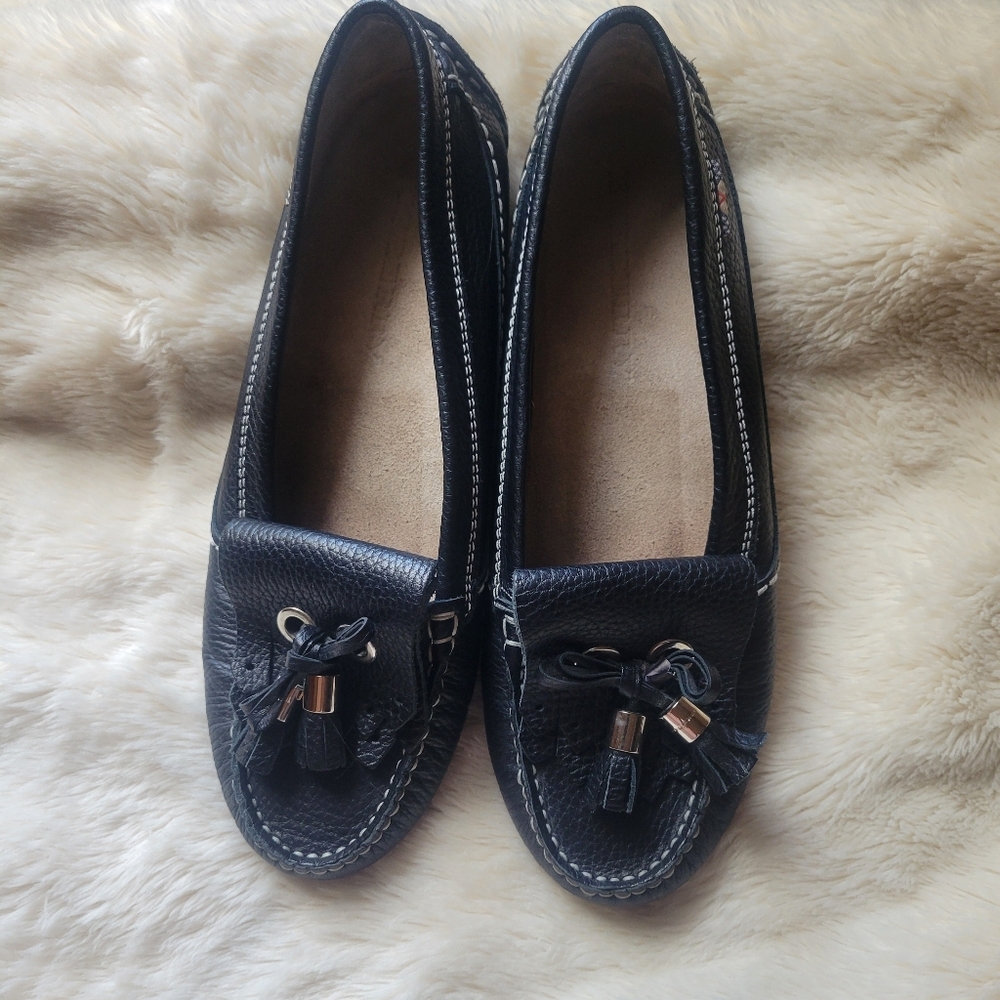 Burberry authentic leather Loafer Flat Shoes.